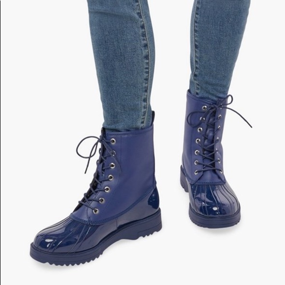 Amy Lace-Up Duck Boot Size 8